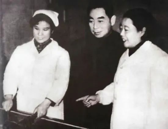 DƬ